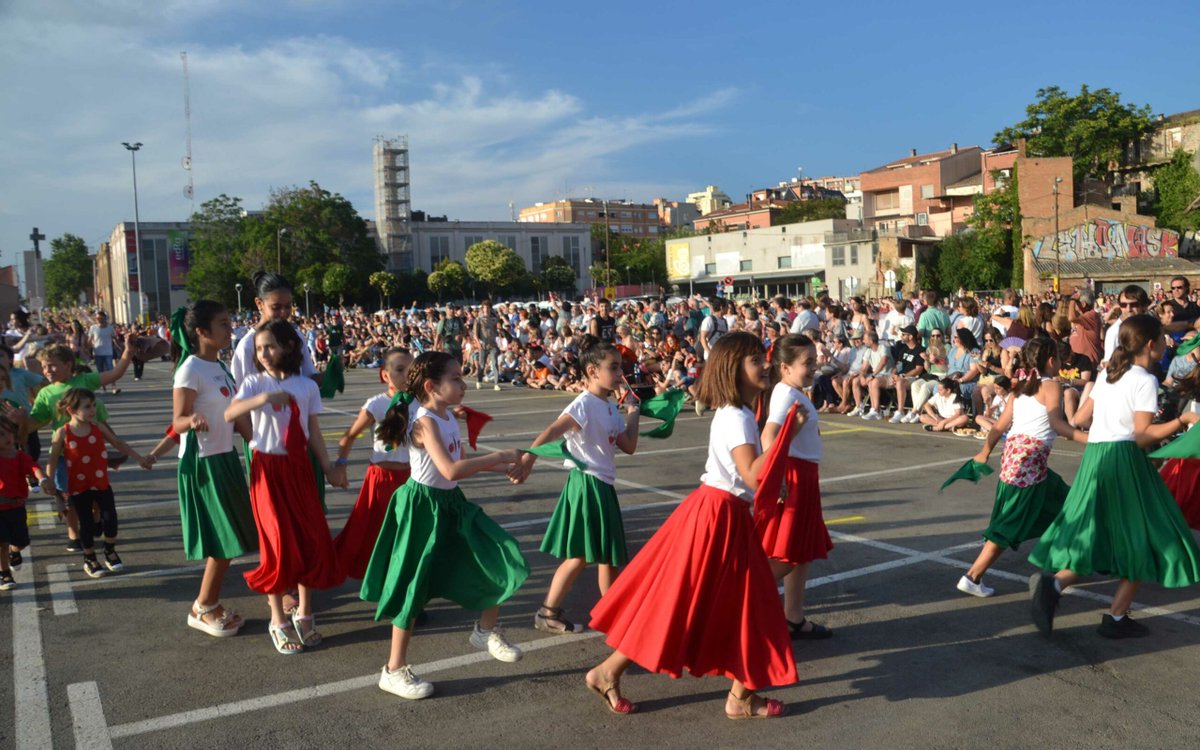 DiarideRubi_'s tweet photo. Les colles que vulguin apuntar-se a la Ballada de Gitanes d’enguany ja es poden inscriure. El termini finalizarà el 24 de febrer https://t.co/YXdEnVRLBT #rubicity #gitanes @esbartderubi #dansa #ballada #festamajor https://t.co/pQcyTzfBXP