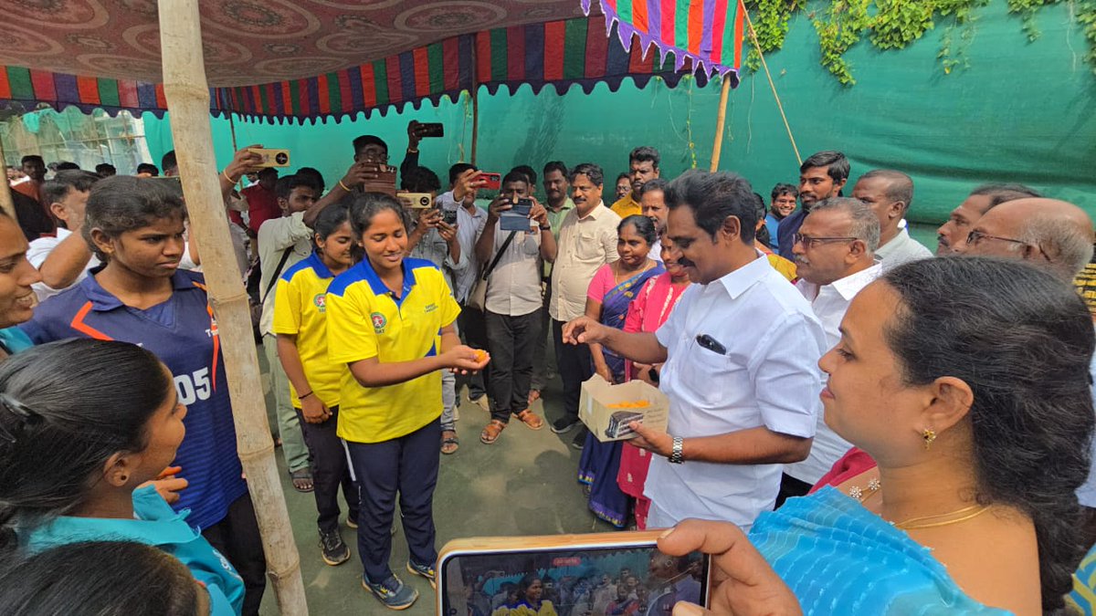 EzhilarasanCvmp's tweet photo. @arivalayam கழகத் தலைவர்-மாண்புமிகு தமிழ்நாடு முதலமைச்சர் திரு. @mkstalin அவர்களின் ஆணைப்படி, மாண்புமிகு தமிழ்நாடு துணை முதலமைச்சர், இளந்தலைவர் திரு. @udhay_stalin அவர்களின் வழிகாட்டுதலோடு, காஞ்சிபுரம் மாவட்ட விளையாட்டு அரங்கில், #MLACDS நிதியிலிருந்து ரூ.29.00 லட்சம்
1/2 https://t.co/4QHJPoY03G