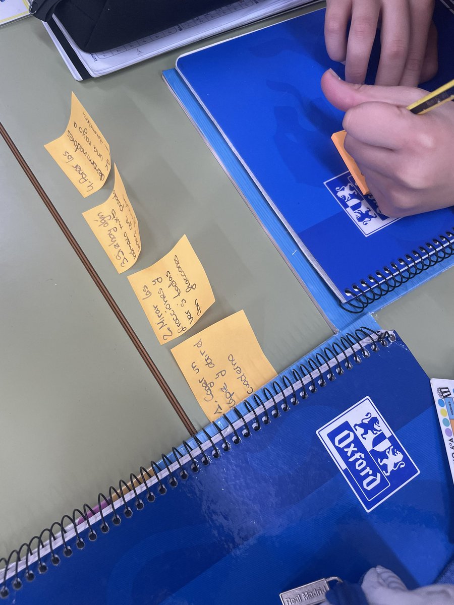 pepasierra1's tweet photo. Maravillosa mañana. Sesión #escuela4.0 #desconectadas #pensamientocomputacional en Infantil y Primaria con material preparado por las profesoras de @ceipmirobriga Un placer trabajar con vosotras @CompDigEdu_SA @CFIE_CR https://t.co/35EKUIPVzd