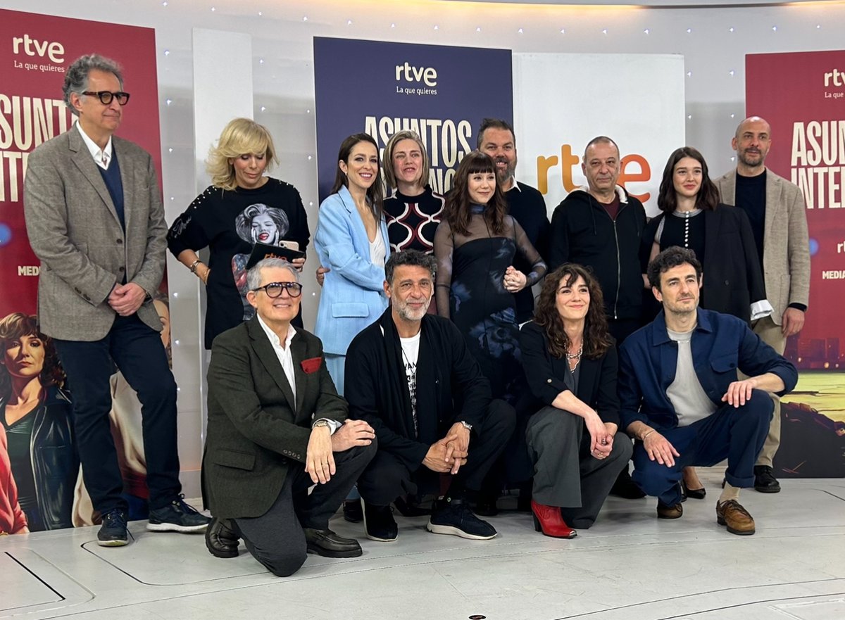 Mediacrest_es's tweet photo. 📸 Presentamos #AsuntosInternos en @rtve con los protagonistas principales: #LaiaManzanares, #SilviaAbascal, #NachoFresneda, @CarlaCampra, @martapoveda y @mikiesparbe.
👉 Estreno muy pronto en @La1_tve. https://t.co/oKYoFJ4Emu