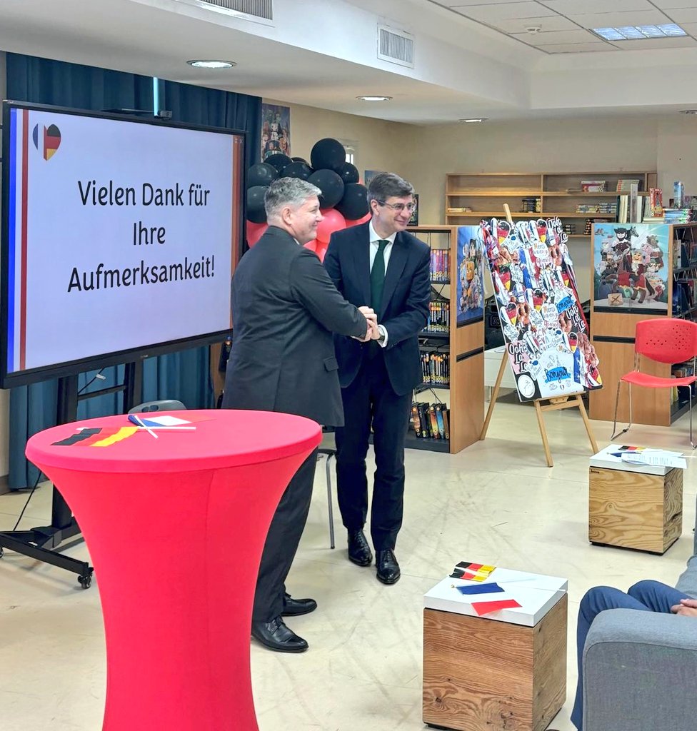 L'Europe est un continent d'avenir et la relation franco-allemande est au cœur de ce projet. 
A Abou Dabi les élèves du lycée Louis Massignon et de la German International School célèbrent le Traité de l’Elysée avec les Ambassadeurs  🇩🇪 🇫🇷. 
Une jeunesse inspirante et dynamique !