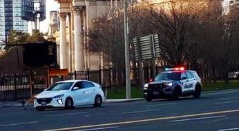 PCPappy's tweet image. Slow down and move over! 🚨 When passing stopped emergency vehicles with lights activated, it’s the law to reduce your speed and switch lanes if safe to do so. A life may depend on it. Fines and penalties apply for non-compliance. #MoveOver #DriveSafe #PappysTips
