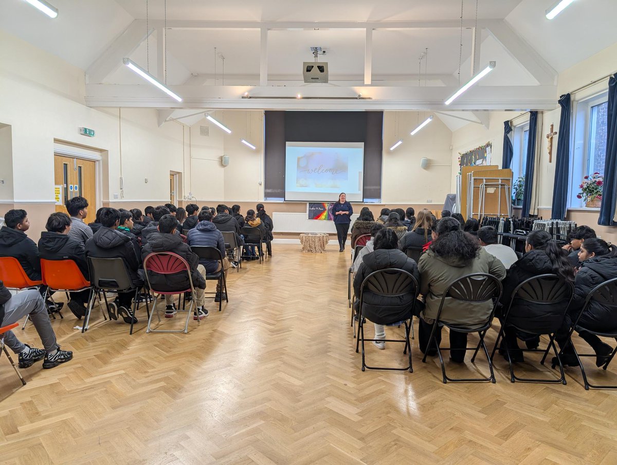 ssmmhounslow's tweet photo. Special Parish Youth Group Meeting, Sunday, Jan 12th.
We had a fantastic turnout at the meeting with many young people attending! We were delighted to welcome Colette Joyce, the Peace &amp; Justice Coordinator of the Westminster Diocese. https://t.co/mLgzzJyiGc