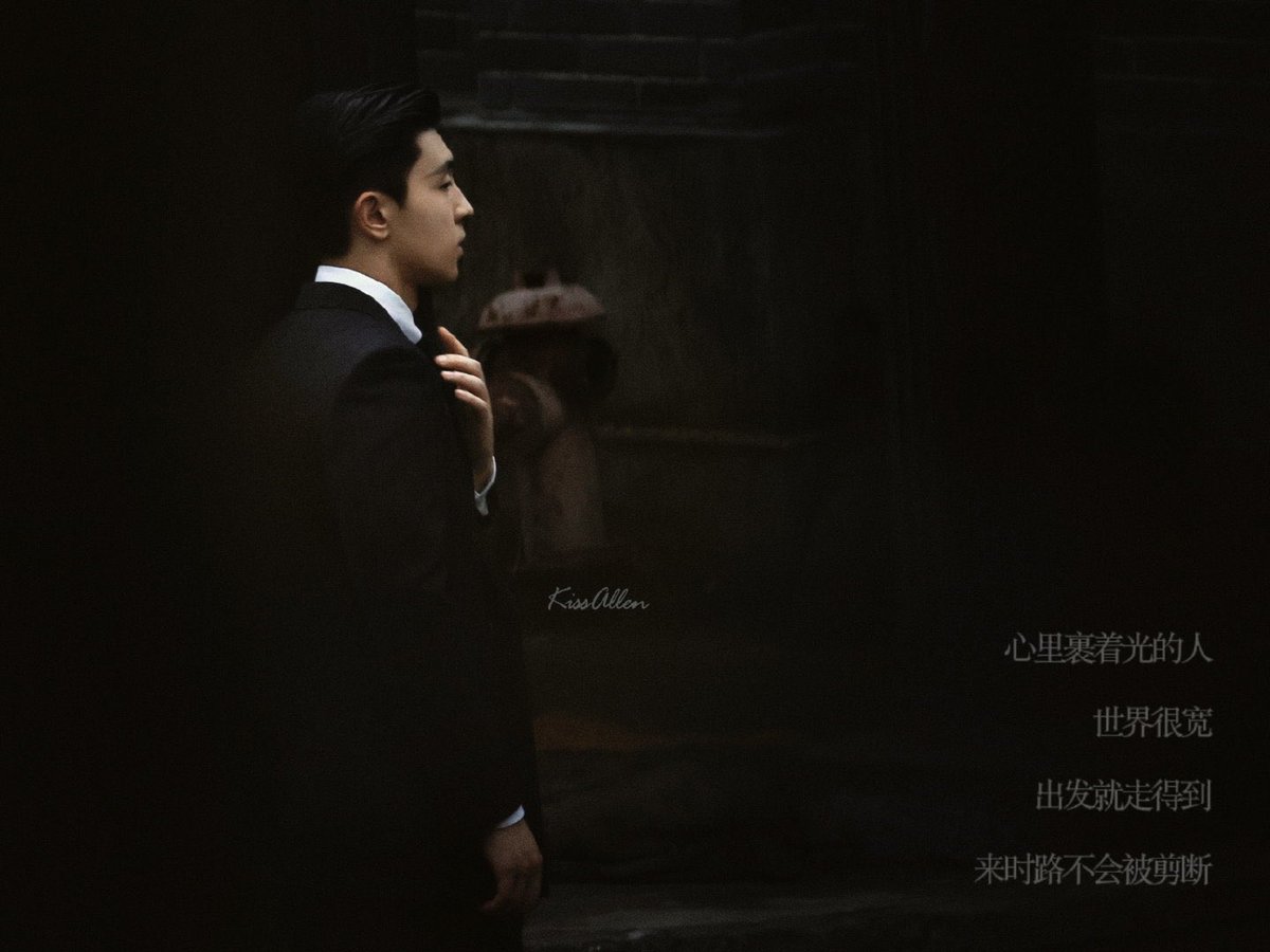 我们的盛清让先生,,,
-
© KissAllen