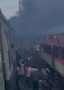 avesh905791's tweet image. रेल दुर्घटना इतनी भयंकर हुई कि लोगों के शरीर के अनेक टुकड़े हो गए, 🥺😨
#KarnatakaExpress 
#trainaccident
#AshwiniVaishnaw