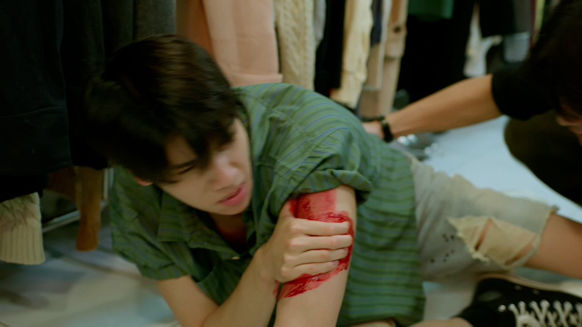Dunk_OfficialTH's tweet photo. คุณหนูน้องสไตล์ บาดเจ็บ!!! 😢😢

#TheHeartKillersEP9 https://t.co/QG9GwEOeYT
