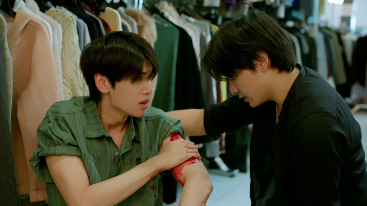 Dunk_OfficialTH's tweet photo. คุณหนูน้องสไตล์ บาดเจ็บ!!! 😢😢

#TheHeartKillersEP9 https://t.co/QG9GwEOeYT