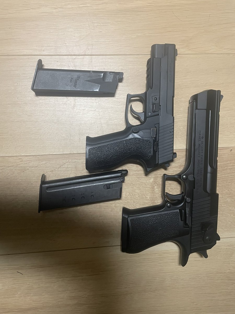 Zephyr145631023's tweet image. デザートイーグルとP226E2