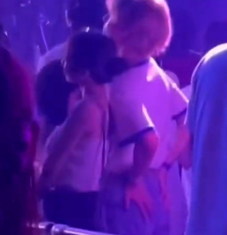 tetesjaan's tweet photo. taehyung posing for pictures with a fan girl at bruno mars concert 😭 how to be this lucky!!! https://t.co/0bvVPL9QDI