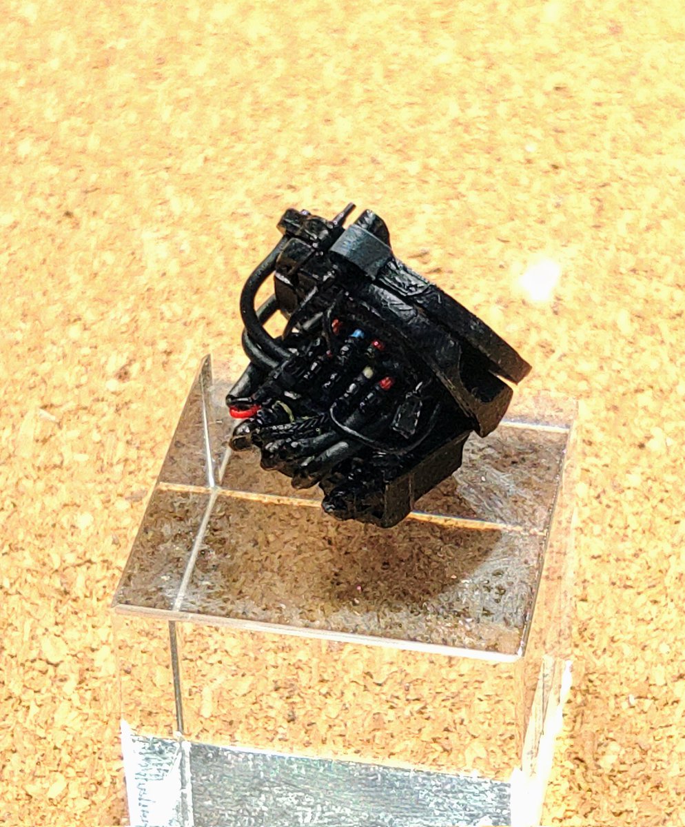 osakin55's tweet photo. TAMIYA YAMAHA YZR-M1`04 Super Detail
地味な作業が続いてたので久々の更新です。
フレームにエンジン載せる前にトップブリッジ付けないとダメだったので塗装を進めつつ組立してました。
これだけ組むのも結構大変でした😅
まだまだ作業が続いてます…。
#バイクプラモ盛上げ隊
#TopStudio https://t.co/jsA66adDmu