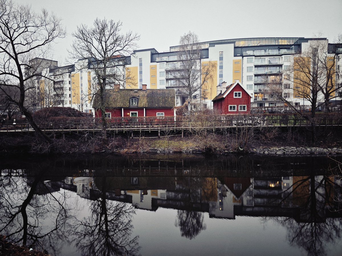 GoProFun's tweet photo. #sawteeth #HIIT stair #running today, cool down back. #10K in all

Came across #Stockholm fave: deer. Now sporting a crown? Anyone know why?

And thanks to parks people, clear shot of the 300-ish year old "Perdition" inn at Little Hornsberg. ☺️

#hk4tuc #Sormlands100 #OptOutside https://t.co/HHmtx8gFEv
