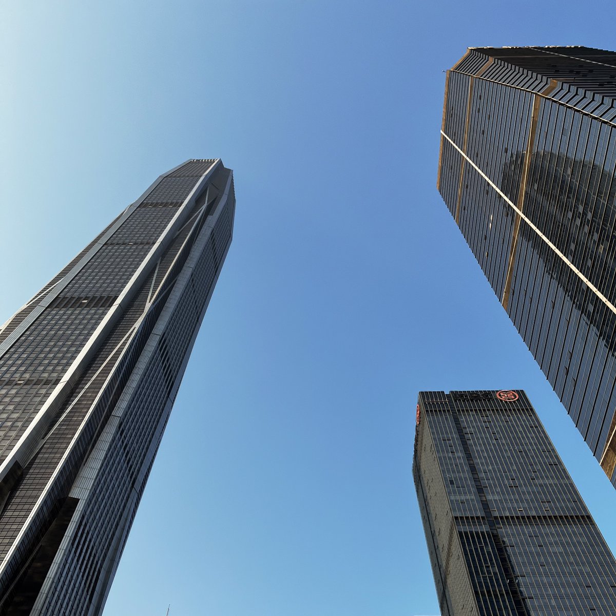 schihei's tweet photo. DISCOVER THE ULTIMATE ELEVATOR RIDE. Did you know which cities have the most skyscrapers? Surprisingly, Hong Kong tops the list with 559 skyscrapers, followed by Shenzhen with 420 skyscrapers, and New York is third with 320 skyscrapers.
1/7 https://t.co/P5uoPVKQ4X