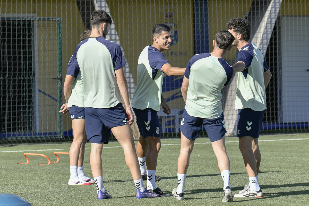 UDLP_Cantera's tweet photo. 😜

#75AniversarioUD #LaUniónDePorVida #LaUnionHaceLasPalmas https://t.co/7XWsSQx81M