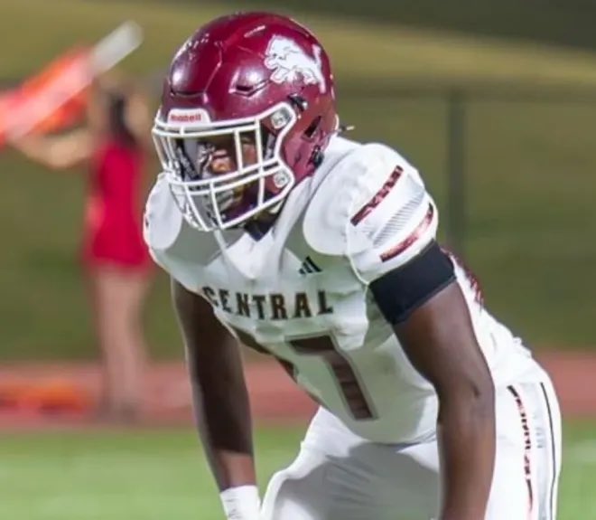 Tennessee extended an offer to 2028 RB Jacez Walton during a recent visit.

"Coach Sims said, 'I would love to see you in the checkers. That’s why we are going to offer you.’”

➡️ Tennessee.rivals.com/news/2028-rb-j…