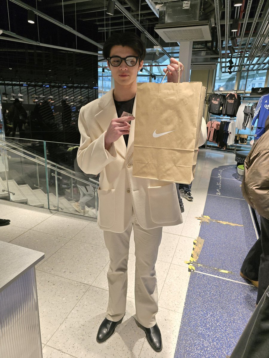 Gonghive24's tweet photo. อยากจะให้คืนของ 🙄 แต่พูดถูก งกเน็ตมาก https://t.co/5u3SU20Dnh