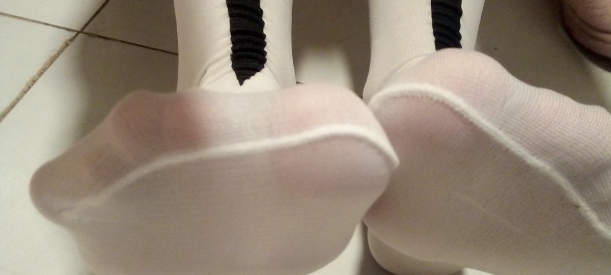 OneGirlSixToes's tweet photo. yum!

#feet #feetworkship #6toes #Polydactyl #footfetısh #stockings https://t.co/qjru2ZAyaq