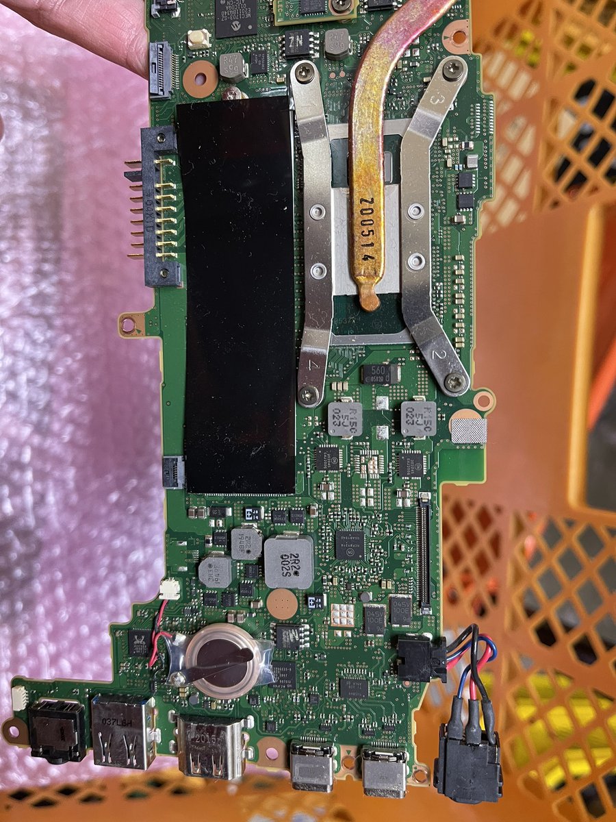 AKI_GRACE_2006's tweet photo. Fujitsu U939 マザーボード
celeron 4305U
動作未確認です。

1枚　¥900 https://t.co/bjjClWmthg