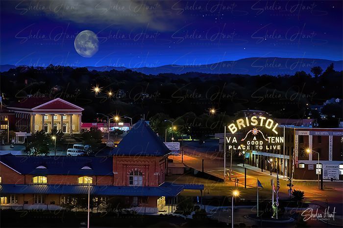 shelia_hunt's tweet photo. THANK YOU to the buyer from Tennessee for purchasing a framed and matted Print of โBlue Moon over Bristolโ!
https://t.co/WMfPsO8kuk
#SheliaHuntPhotography #BuyIntoArt #BristolVATN #Tennessee #BestOfTheVolunteerState #BristolTN #BristolVA https://t.co/X10CjhRy5s