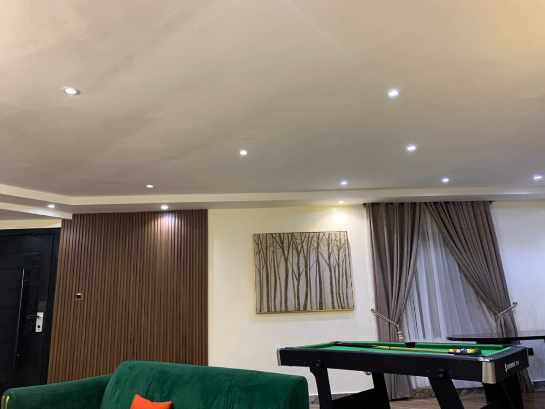 ceo_dkingz's tweet photo. 3 Bedroom Apartment now available 
Location:📍 Lekki Phase 1.

Caution fee: 50,000 

-WIFI
-Beautifully furnished apartment
-All bedrooms ensuite
-Secure &amp; Quiet Environment
-24/7 electricity
-24/7 security

Bookings &amp; more 👇🏼
https://t.co/L5U0Be2XGI https://t.co/xSaYKWwzyq