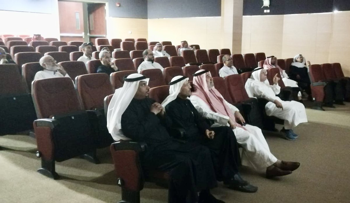 EarKau's tweet photo. منح قسم الجيولوجيا الهندسية والبيئية في #كلية_علوم_الأرض درجة الماجستير للطالب خالد بن محمد القثامي بعد مناقشته لرسالته العلمية اليوم والتي كانت بعنوان "تقييم مخاطر ثباتية المنحدرات الصخرية في بعض المواقع الحرجة على إمتداد طريق المحمدية منطقة #مكه_المكرمة بالمملكة العربية السعودية
وناقشها كلاً من الأستاذ الدكتور عبدالله السبتان والأستاذ الدكتور علي عبداللطيف