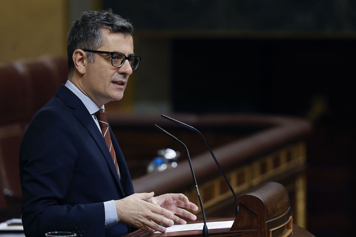 el_pais's tweet photo. 🔴 DIRECTO |  Bolaños: “Cuando vean su pensión bajar en febrero, que sepan que ha sido el PP en compañía de otros” https://t.co/HKO6ohdK4E https://t.co/mhoq5OO0oy