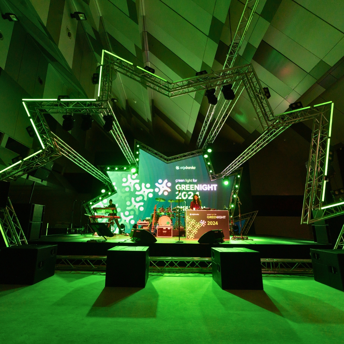 LSi Online (@lsionline) on Twitter photo FT34 #truss from <a href="/TrussAluFactory/">Truss Aluminium Factory</a> was used to create an ice spike structure for a NYE party in Serbia. Designed by Chameleon Rental, the unique structure measured 6.5 x 10 x 6m with its angles conforming perfectly to the interior space of the venue
eu.taf.cz/ft-truss/ft34
#ad FT34 #truss from <a href="/TrussAluFactory/">Truss Aluminium Factory</a> was used to create an ice spike structure for a NYE party in Serbia. Designed by Chameleon Rental, the unique structure measured 6.5 x 10 x 6m with its angles conforming perfectly to the interior space of the venue
eu.taf.cz/ft-truss/ft34
#ad