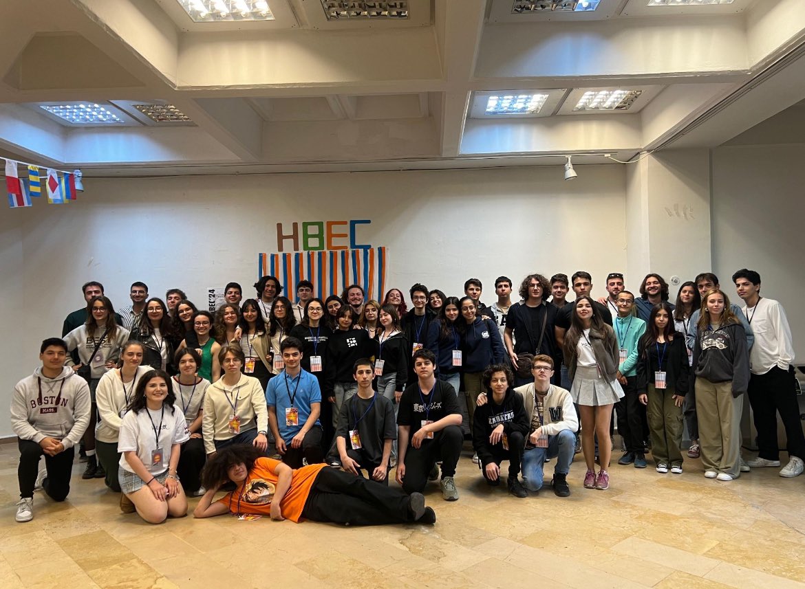 BESTYildiz's tweet photo. BEST Istanbul Yildiz olarak düzenlediğimiz High School BEST Engineering Competition, Türkiye'nin en prestijli liselerinin Vaka Analizi ve Takım Tasarım kategorilerinde yarıştıkları mühendislik yarışmasıdır. 

Tüm yarışmacılarımıza, sponsorlarımıza ve jürilerimize teşekkür ederiz. https://t.co/0zdxqkzaAR