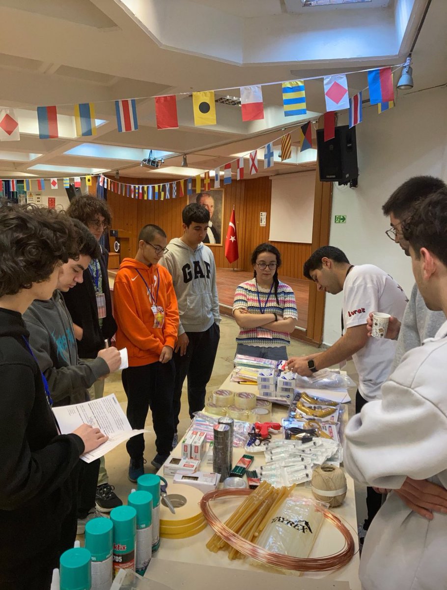BESTYildiz's tweet photo. BEST Istanbul Yildiz olarak düzenlediğimiz High School BEST Engineering Competition, Türkiye'nin en prestijli liselerinin Vaka Analizi ve Takım Tasarım kategorilerinde yarıştıkları mühendislik yarışmasıdır. 

Tüm yarışmacılarımıza, sponsorlarımıza ve jürilerimize teşekkür ederiz. https://t.co/0zdxqkzaAR