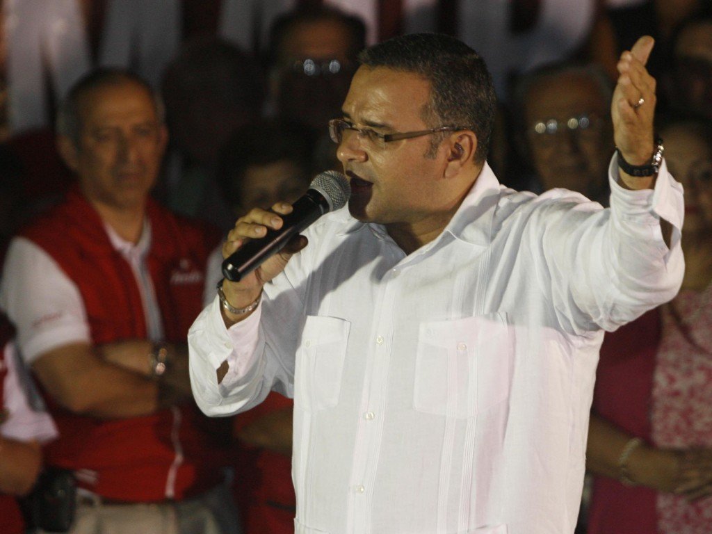 SomosLaTribuFM's tweet photo. Esta mañana recordamos 10 momentos que marcaron la trayectoria y gestión del expresidente de El Salvador y periodista Mauricio Funes:

1. Discurso inaugural. Muy elogiado por la prensa nacional e internacional. https://t.co/Dzm5YvhKmI