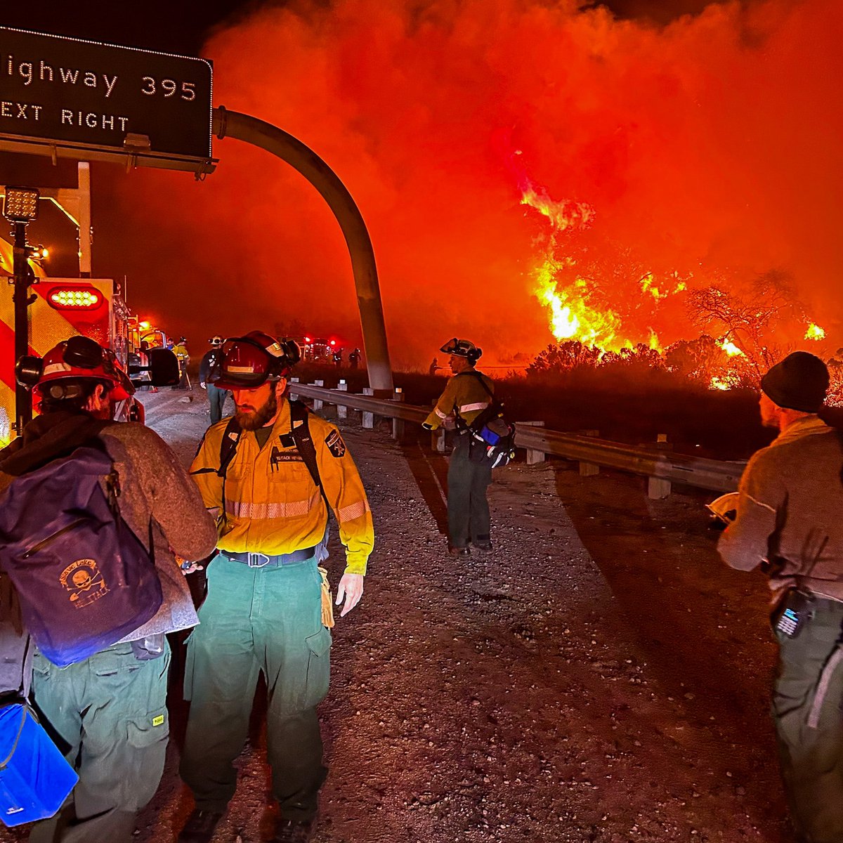 ABDanielleSmith's tweet photo. Alberta’s wildland firefighters continue to make us proud as they lend their expertise to fight California’s wildfires.

Team Alberta 1 is on the frontlines of the Eaton Fire in Los Angeles County, while Alberta 2 is tackling the Lilac Fire near San Diego.

Wishing these brave crews all the best as they take on this critical work. Stay safe, and thank you for representing Alberta so well!