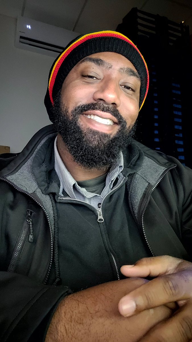Jumper_Mafia's tweet photo. Top of the morning 
Stay warm and be safe
All smiles 😁 https://t.co/RCdZXC4Jos