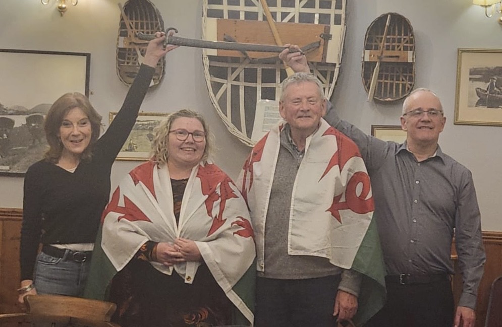 Llongyfarchiadau enfawr i <a href="/NonLewis3/">Non Lewis</a> - un o ddisgyblion Pencerdd 2024-2025 - a enillodd Cadair Eisteddfod <a href="/YsgolFarddol/">Ysgol Farddol</a> Caerfyrddin 2024 yr wythnos diwethaf! Rydym mor falch o dy lwyddiant, Non👏