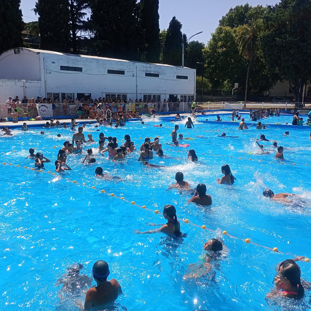 DeportesBA's tweet image. Fiesta del agua en el poli #Dorrego #ColoniasDeLaCiudad