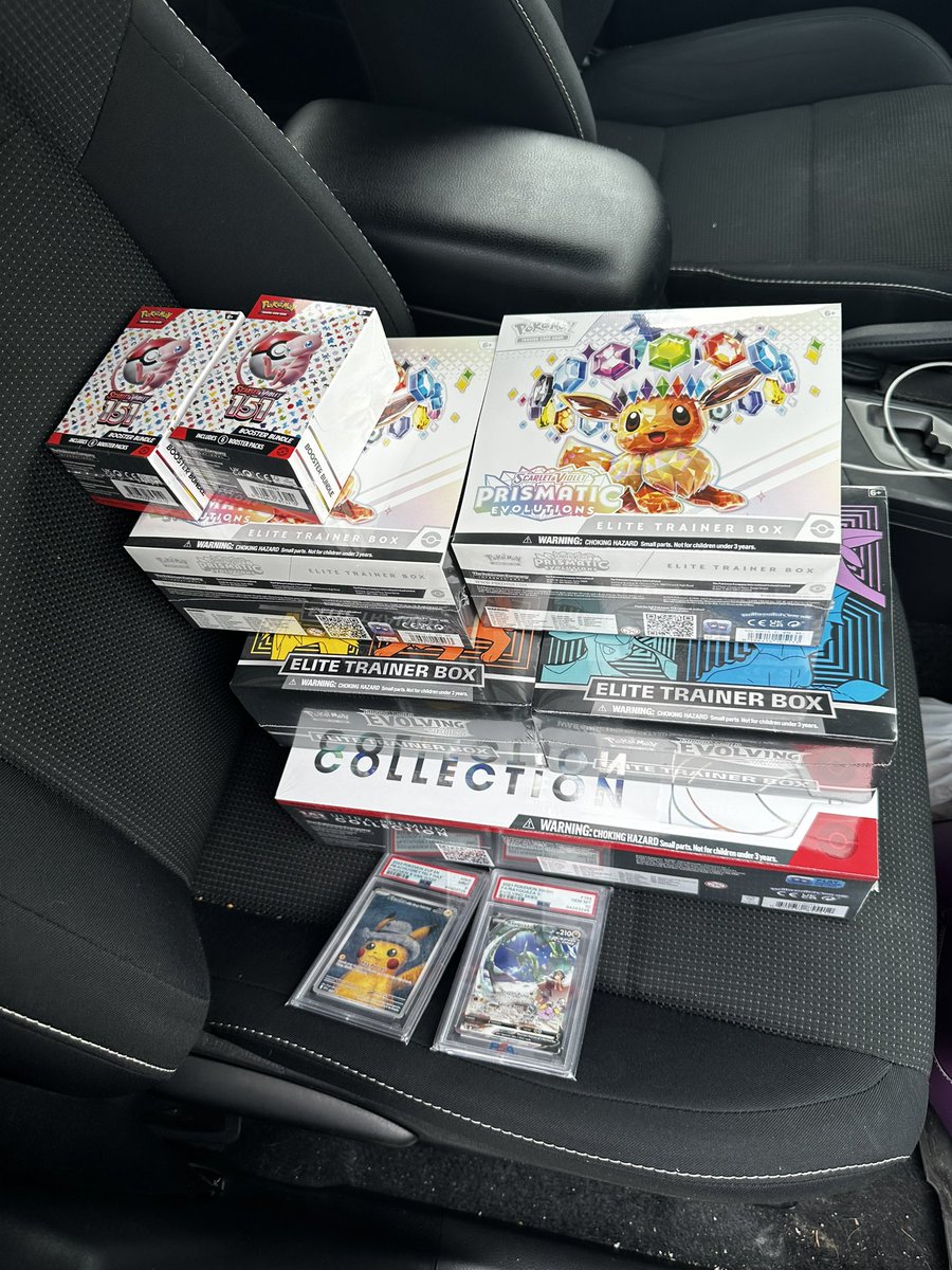 tmerv03's tweet image. Just found all this in a dumpster behind Red Lobster…. Insane