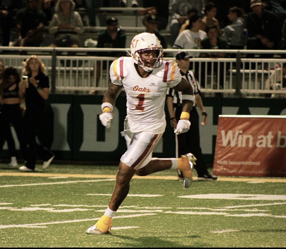 oaksfb's tweet image. Huge congratulations to @Riep_Amir  @USFLShowboats and @Bigg_Quise__  @XFLRenegades on signing their UFL professional contracts! 🏈 Your hard work, dedication, and talent have paid off. Wishing you both incredible success on your careers! #UFL #LUOaks