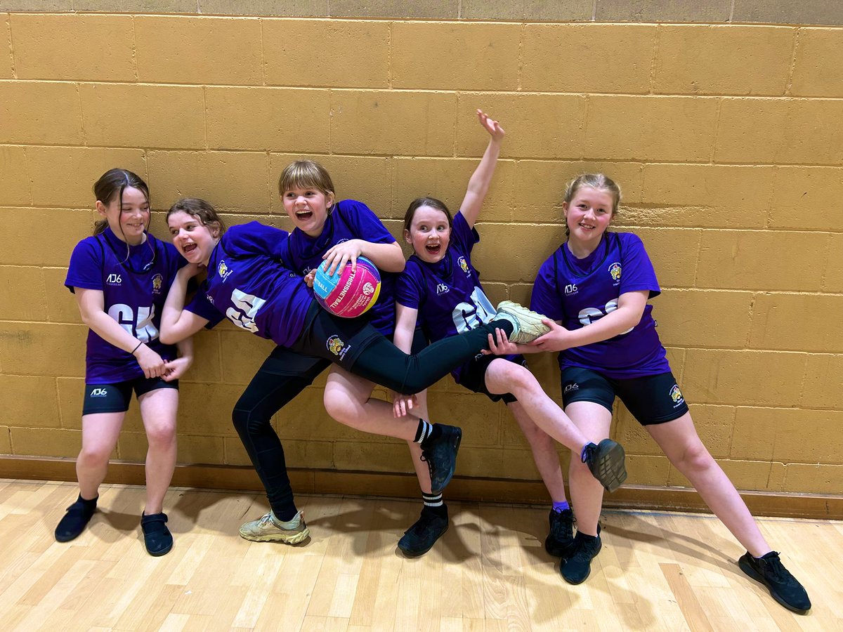 The Netball girls had their first game in our brand new kits tonight winning the match 2-1! 👏🏼
Great effort girls and fantastic playing from all teams. 
Bring on the March finals!🏐🏃🏻‍♀️

#thisgirlcan #netballteam #matchwinners #newkit