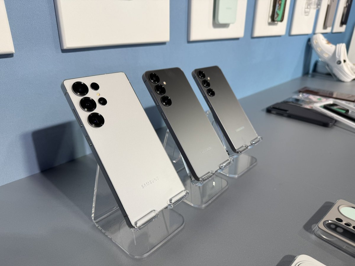 umadilojan's tweet photo. Finally The new S25 Ultra 🤩
@SamsungUK #GalaxyUnpacked #GalaxyAI #samsung #s25 #s25ultra #s25plus #samsunggalaxys25 #samsunggalaxys25ultra https://t.co/LT8qUZXND7
