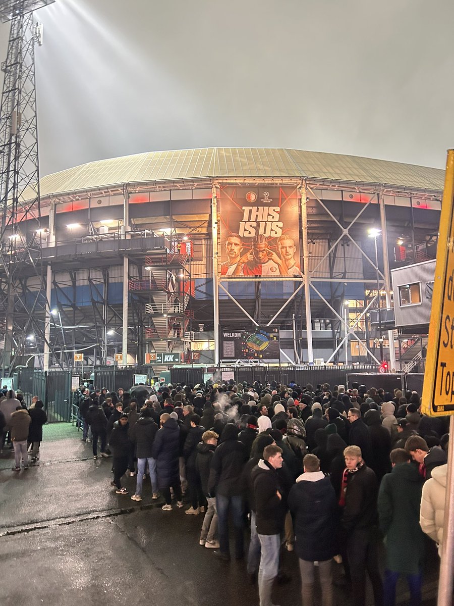 _T1908's tweet image. Lange rijen waren er niet toch? @Feyenoord @VraagFeyenoord
