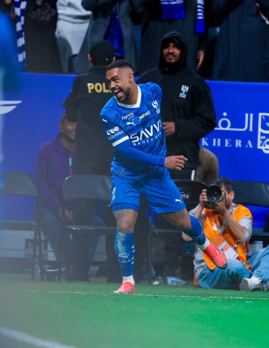تشجع #الهلال حط نقطه ورتويت وراح نتابعك كلنا 
يالله ندعم بعض نبي نوصل ل اكثر عدد🫶🏻💙💙