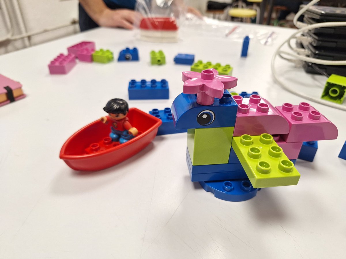 ¿¿Recordáis los que os contamos de #CódigoEscuela4.0 ??

Ha habido novedades pronto os podremos contar más 🤖 

#RobóticaEducativa
#CompetenciaDigitalDocente
#AprendiendoyEnseñando