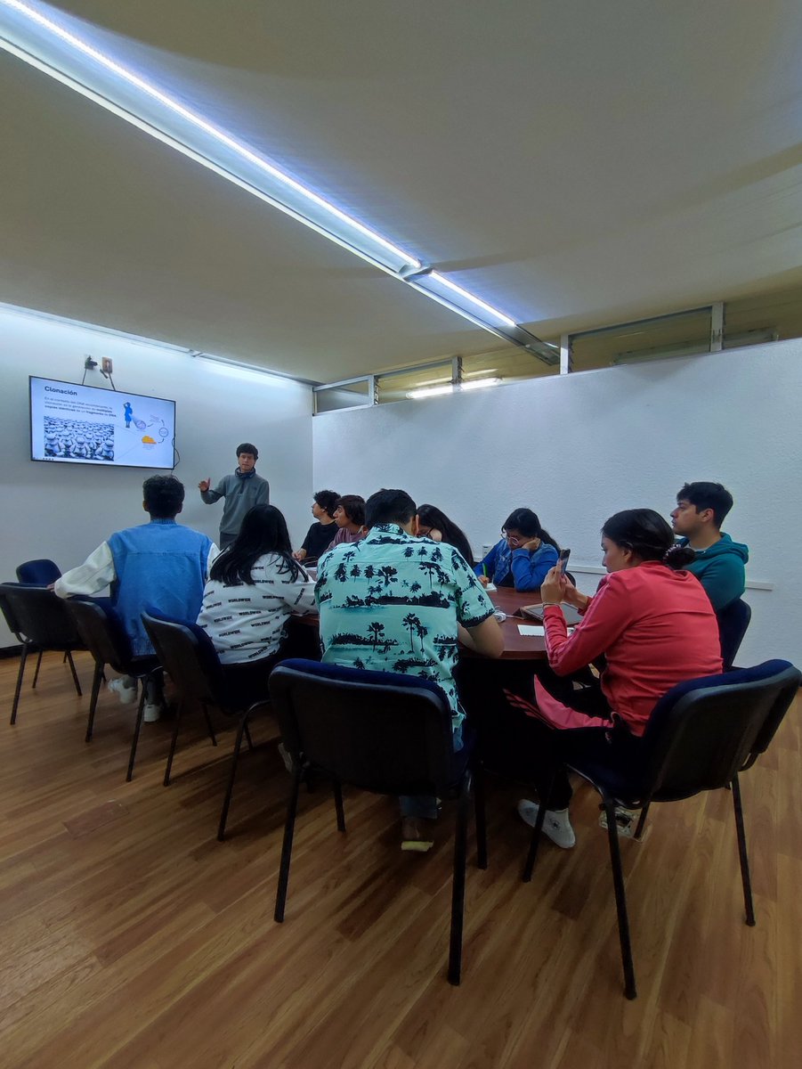 Pistil_Lab's tweet photo. Adquiriendo conocimientos en el taller "Técnicas de biología molecular ya celular para el estudio de proteínas en plantas" impartido por los miembros del laboratorio PISTIL

#Science #plantscience #UNAM #plants https://t.co/ttp6IisklZ