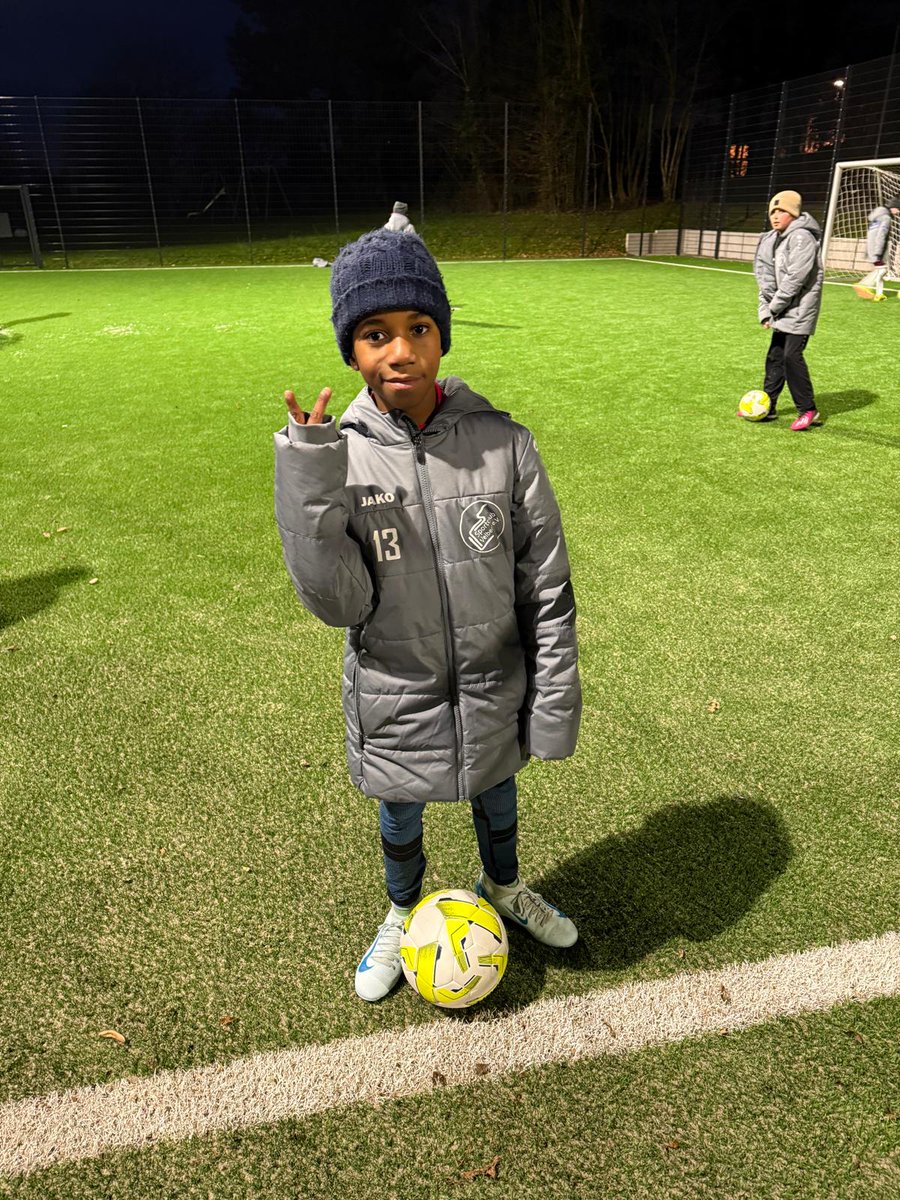 WareezKay's tweet photo. Training under the harsh conditions.

Consistency is 🗝️💥

#UCL | Sesko | Kiwior | Mbappé | Madrid | Bayern Munich https://t.co/4vmaGea02M