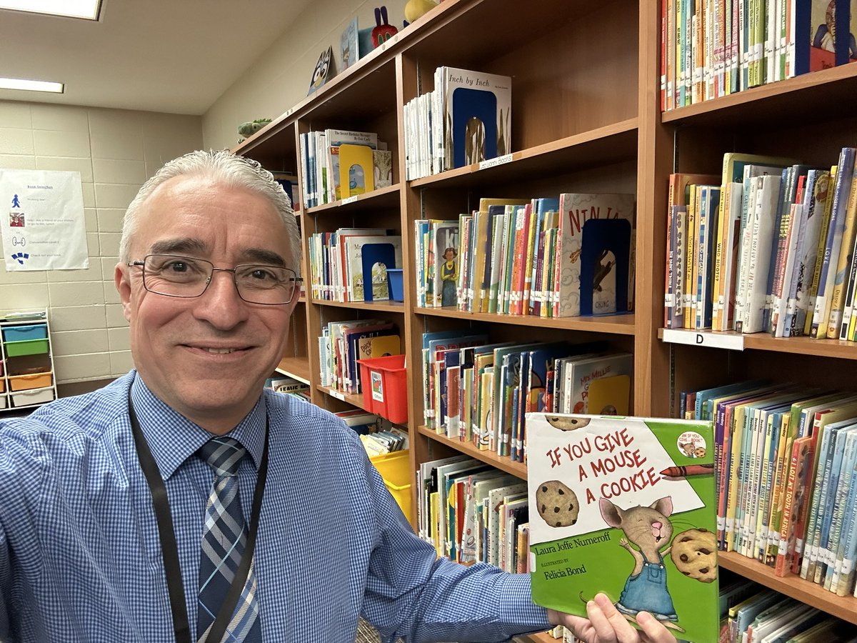 Happy National Library Shelfie Day! #NationalLibraryShelfieDay <a href="/SECAJaguars/">Sheldon Early Childhood Academy</a> <a href="/SheldonISD/">Sheldon ISD</a> #2025 <a href="/PreK4classroom/">Sarai Estrada</a>