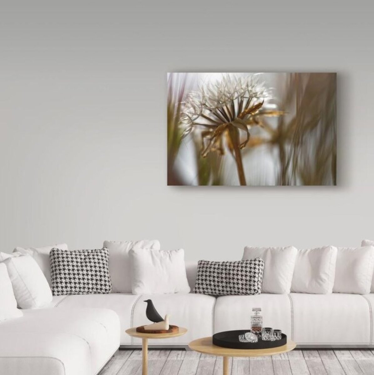 Want to pick photos that sell? Here's how to choose the right ones 📸💥 It's not about your best photo; it's about the right one. Time to pick images that speak directly to your ideal client's heart. How do you decide which photos to share? bit.ly/4h7sYZQ