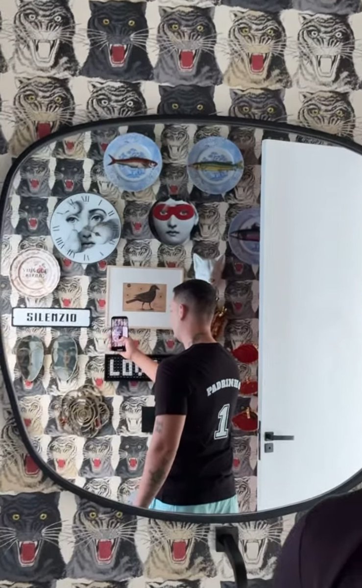 Silêncio, o padrinho das gusxaras ta uniformizado.