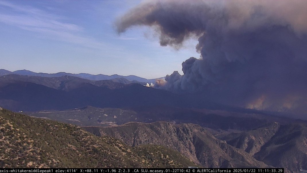 CalDisasters's tweet image. She Gone! #HughesFire in #CanyonCountry threatening to run down into #SantaClaritaValley.