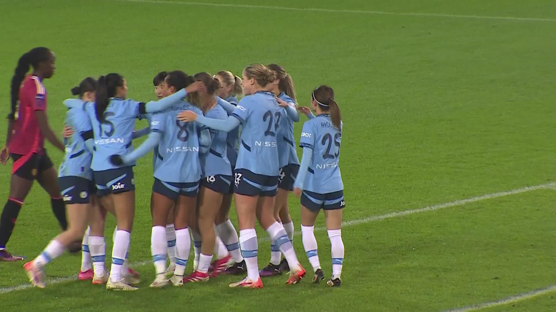 Beautiful build-up play from @ManCityWomen 🌟Laura Coombs taps it home from close range!#SubwayWLC