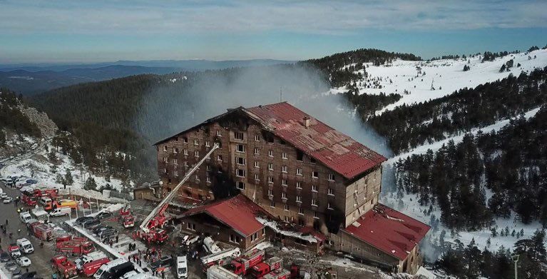 NerminSekin1's tweet photo. Neden apar topar yıkılıyor?

79 kişiye mezar olan Grand Kartal Otel'in yıkılmasına karar verildi. https://t.co/2xZ40lxzYJ