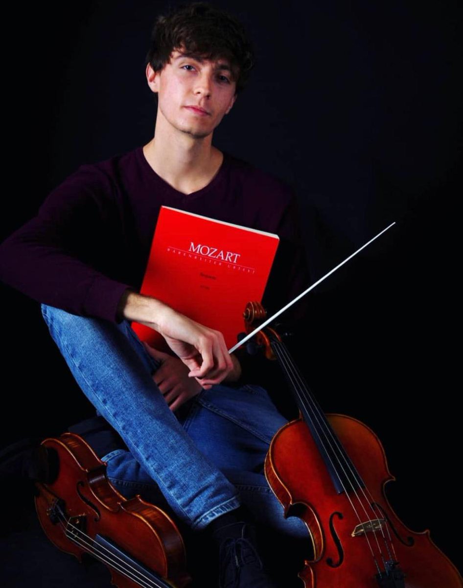 VergesCubi's tweet photo. De @Jofrebardolet, el divulgador musical @ramongener en va dir: «l’anomenem el petit Mozart perquè és una bèstia, té una oïda absoluta». Músic violinista, compositor des dels vuit anys, director d’orquestra... Un plaer haver-te pogut entrevistar. L’enllaç:
https://t.co/dVE8wzMri0 https://t.co/i8OxbZx5Nd