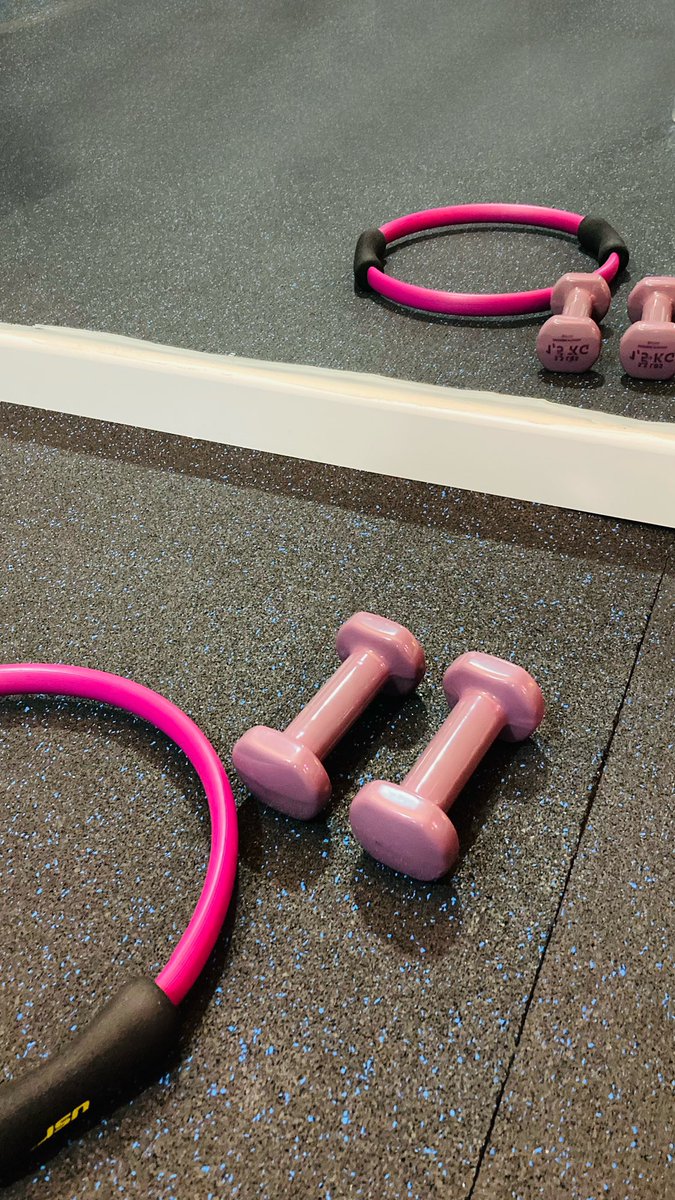 Seçtiğim dumbbell rengine bakın çabuk🏋️‍♀️